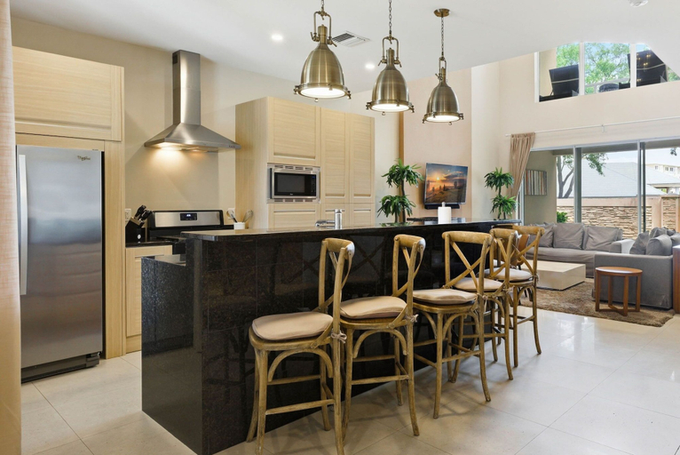 Private kitchen 5, Chic 3BR Retreat, Patio With Bbq, all Suites, Osceola