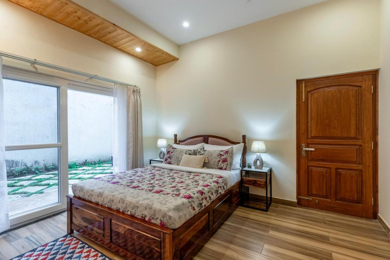 3, ELIVAAS Goldencrest 6 BHK Villa, Solan