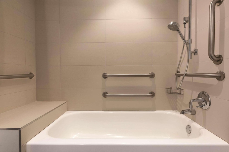Bathroom 4, Radisson Hotel Seattle Airport, SeaTac