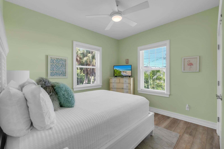 Room 4, Coastal Livin' 3 Bedroom Home, Manatee