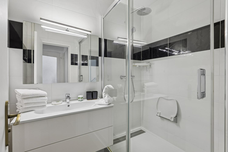 Bathroom 4, Residence Aurmat a Boulogne-Billancourt, Hauts-de-Seine