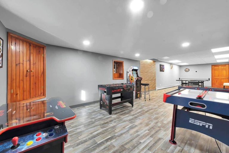 Interior 4, Big Bass Hideaway With Hot Tub, Lackawanna