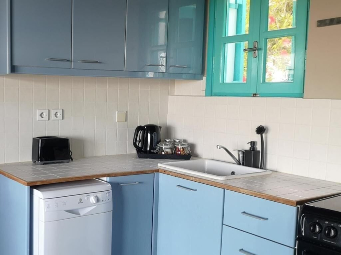 Private kitchen, The Iconpainter Estate, Peloponnese