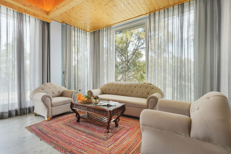 Living area 4, ELIVAAS 4 BHK Kavya Villa With Lounge, Solan