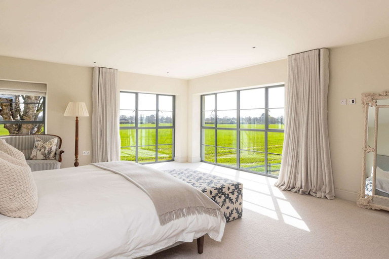 Room 3, Chic Harbour Retreat for 10 With Pool, West Sussex