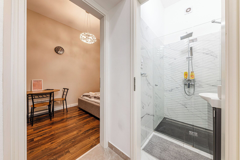 Bathroom 3, Marble Royal Suite&Studio, Budapesti