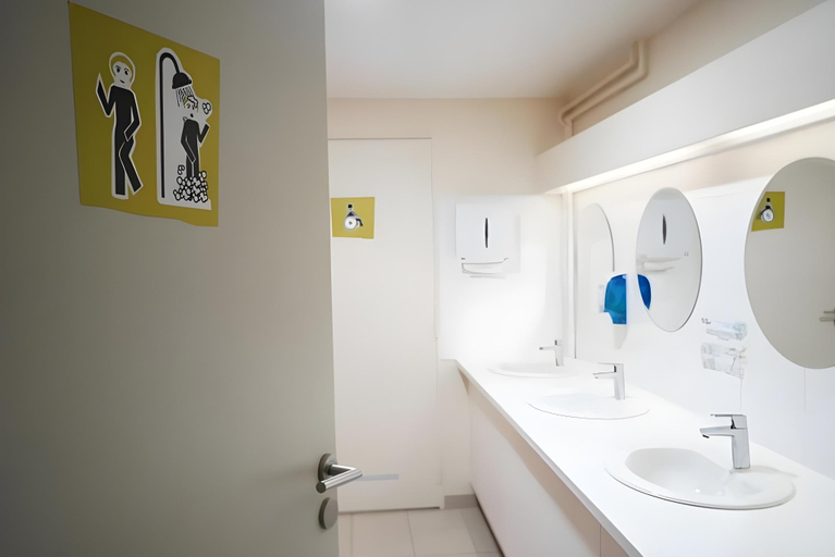 Bathroom, The People Hostel Lille, Nord