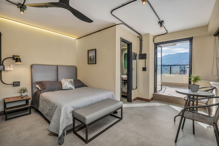 Room 2, Nutibara Express - 828, Medellín