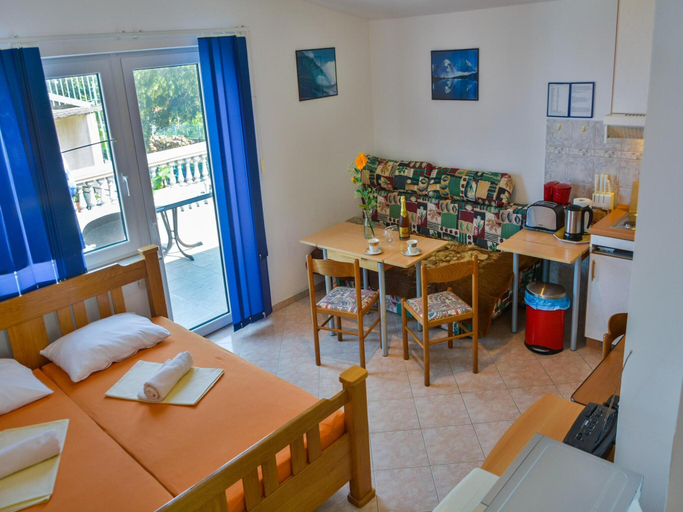 2, Apartment in Croatia near Adriatic Coast, Senj