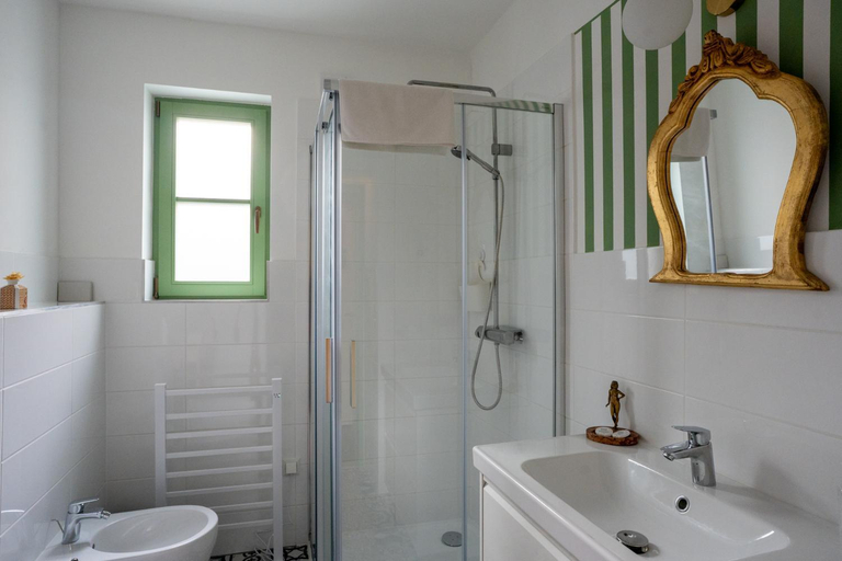 Bathroom, Alsopetenyi Vendeghazak, Rétság