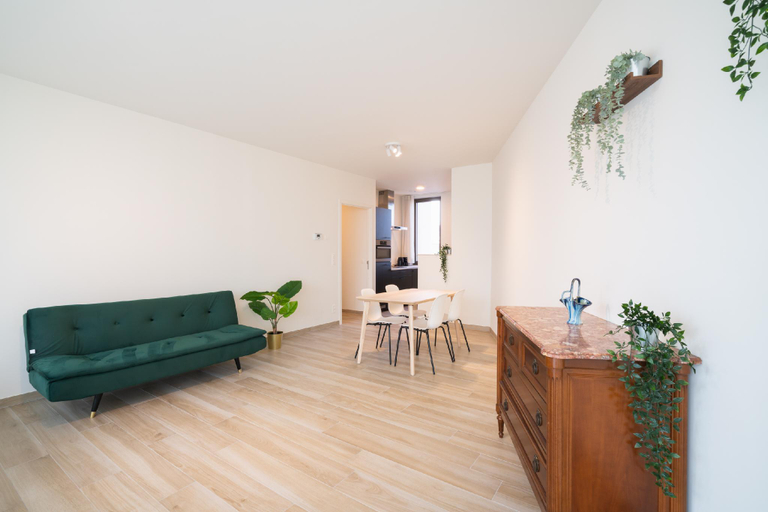 Separate living room 5, Vibrant Apartment Haven with Terrace, Antwerpen