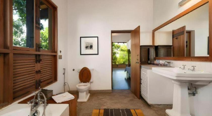 Bathroom, Mirissa Hills Luxury Villa Collection, Weligama