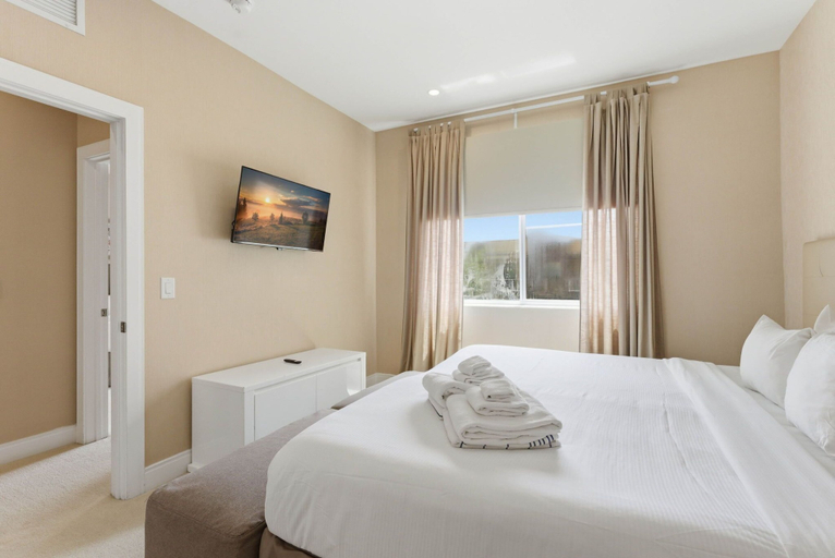 Room 4, Chic 3BR Retreat, Patio With Bbq, all Suites, Osceola