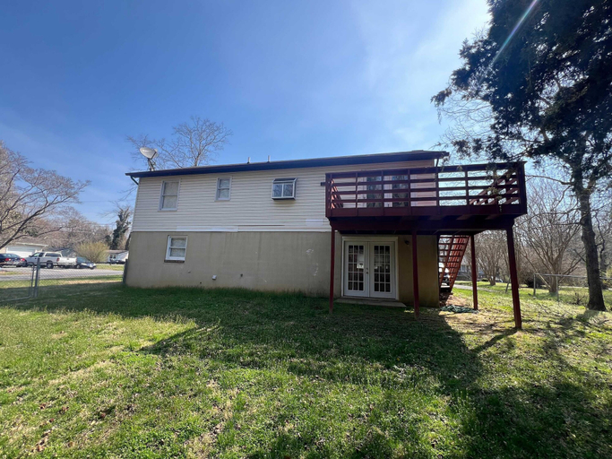 Room 2, Lusby 4BD Family Home With Private Beach Access, Calvert