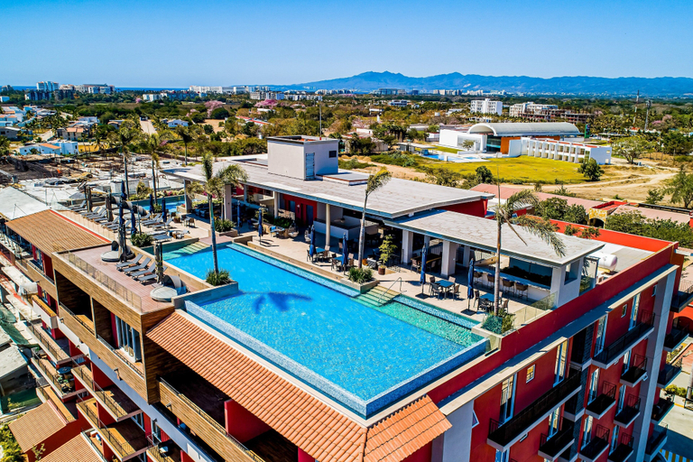 Exterior 3, Mountain-view Apartment Near Beach With Balcony, Rooftop Pool, Gym, & Ping-pong, Compostela