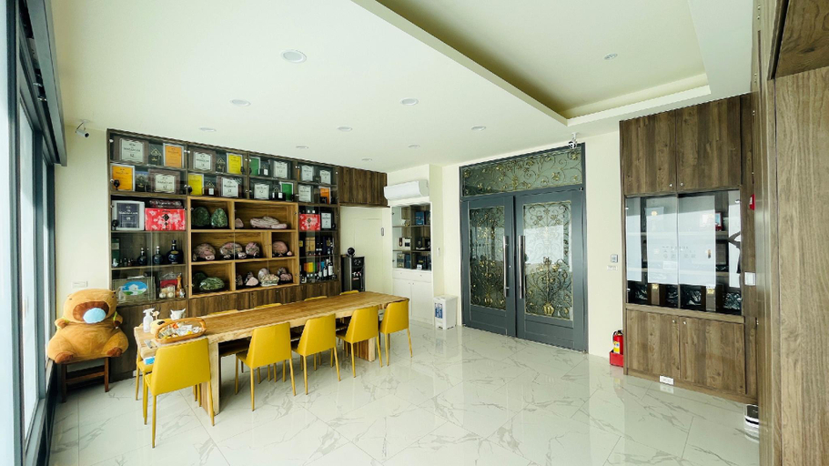 Food & Drinks 5, Leo and Alley Elevator B&B Hualien, Hualien