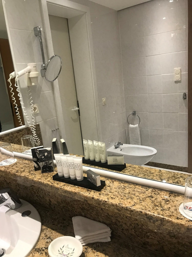 Bathroom 4, Quellness Golf Resort, Passau
