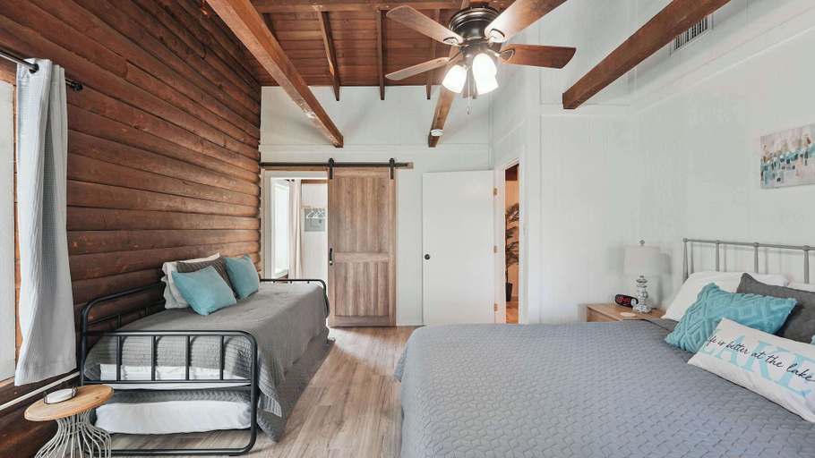 Interior 3, Sunshine Lakehouse at Canyon Lake, Comal