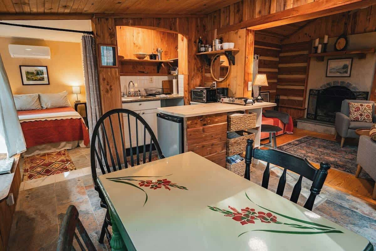 Interior 2, Hawthorne Cabin ~ NEW ~ Romantic ~ Unique ~ Serene, Nelson
