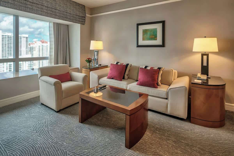Interior 5, Luxury Four Seasons Condo Free Valet & Gym, Miami-Dade