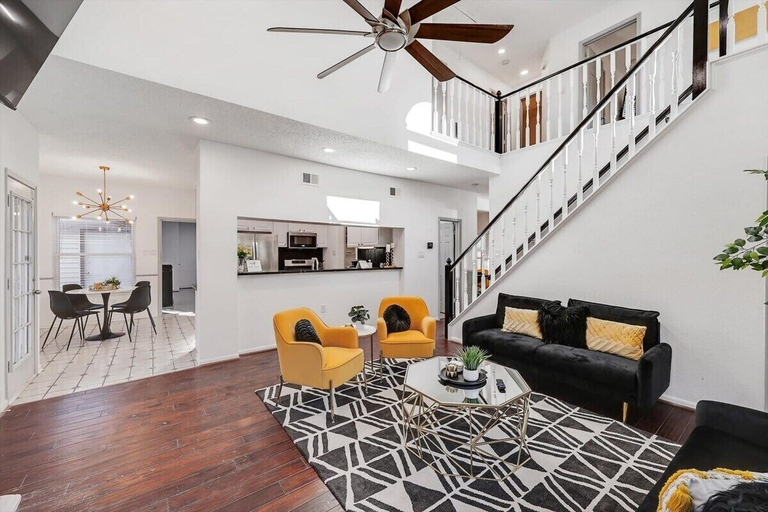 Interior 3, Glamorous 4BR 2B Home With Pool, Game Room & Fire Pit, Dallas