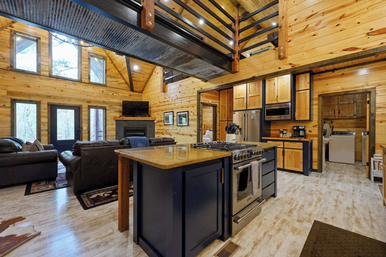 Private kitchen 4, Drift Inn 3bdr w/ Hot Tub, McCurtain