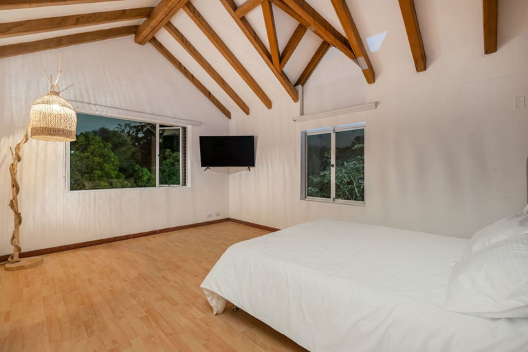 Room 3, Espigal 2 in Envigado, Retiro