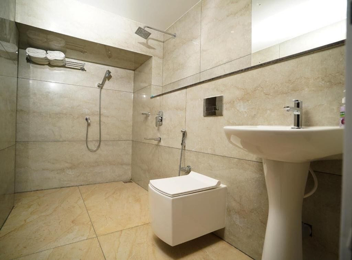 Bathroom 4, 7 The Business Hotel, Ernakulam