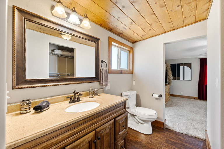 Room 5, Zebra Ranch 150 Guest Venue Lodging Mtn Vu Farm, Yavapai