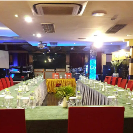 Food & Drinks 4, Hot In Hotel, Depok