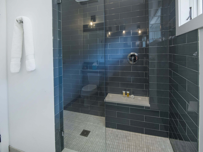 Bathroom 4, Coldstream #18 3 Bedroom Townhouse, Eagle