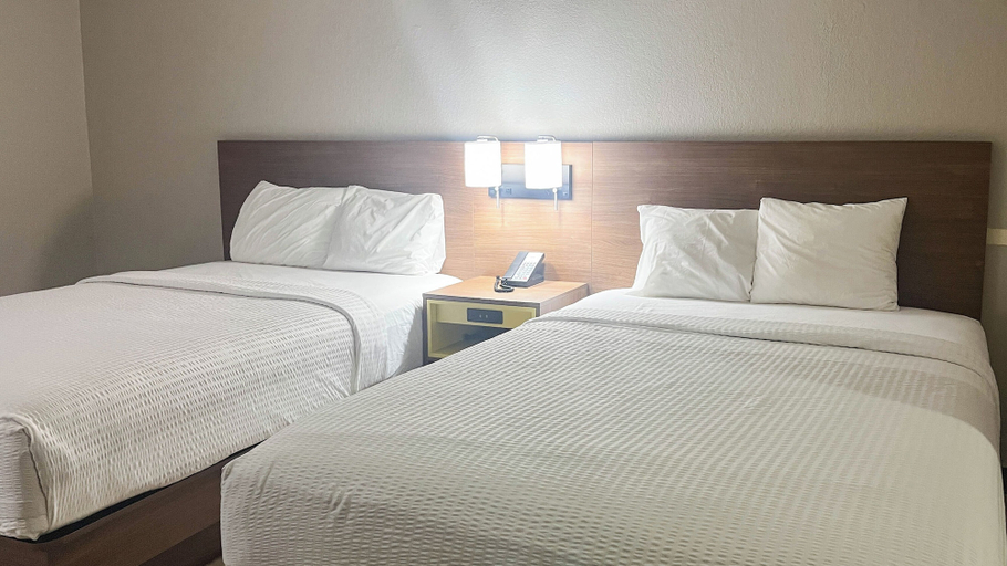 Bedroom 2, Studio 6 Suites Fremont, OH, Sandusky