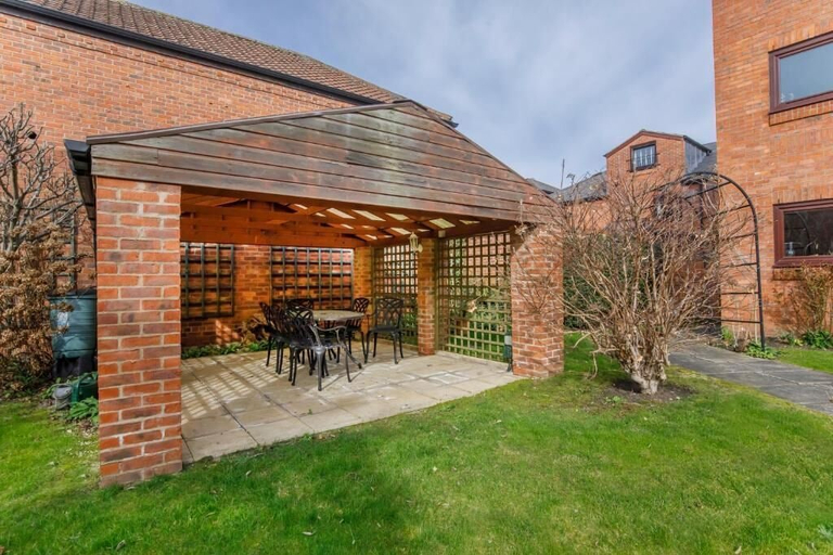 Others 4, Monkgate Cloisters - Free Parking, York