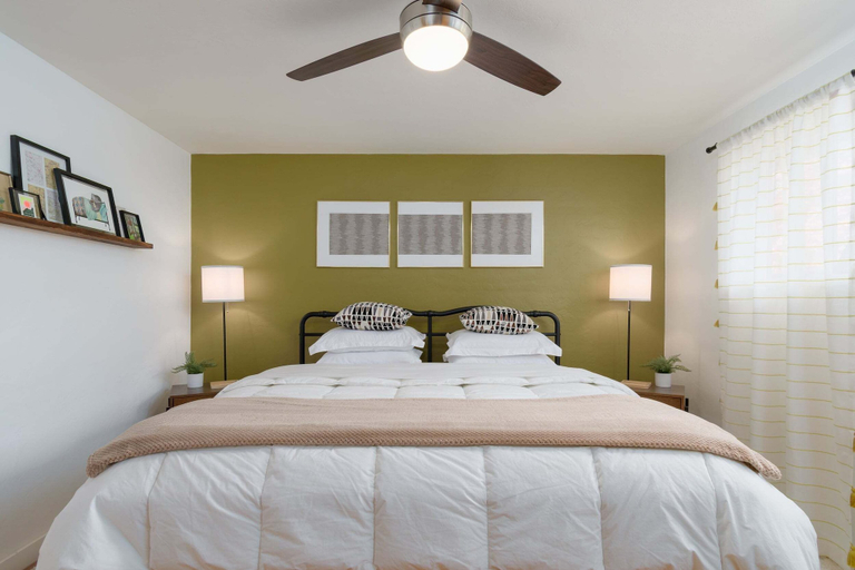 Room 2, The Jasmine House - Cute & Centrally Located 2 Bedroom Home, Lane