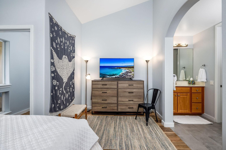 Room 2, Alii Cove#s1 Beautiful 2 Level Unit With AC!, Hawaii