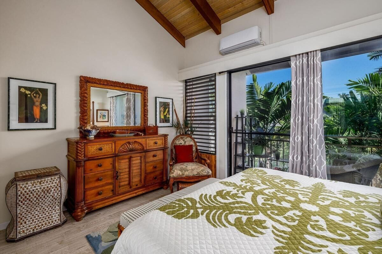 Room 3, Kona Makai 5-305, Hawaii