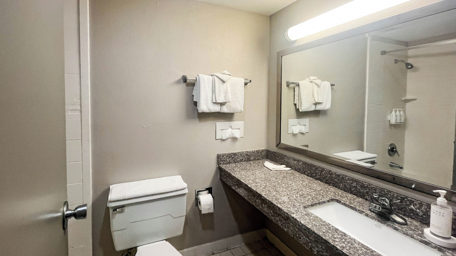 Bathroom 3, Studio 6 Suites Fremont, OH, Sandusky