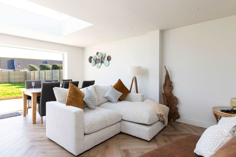 Room 5, Stylish Coastal 3BD Bungalow With Garden, West Sussex