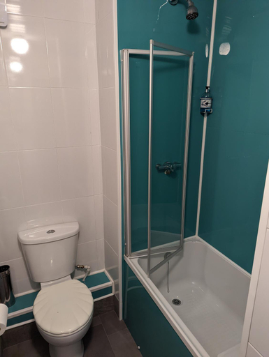 Bathroom 4, Mayfair Hotel, Isle of Wight