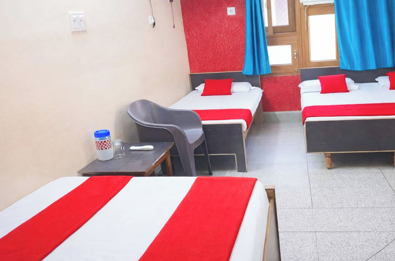 Room 5, Hotel Gayatri Guest House Haridwar, Hardwar