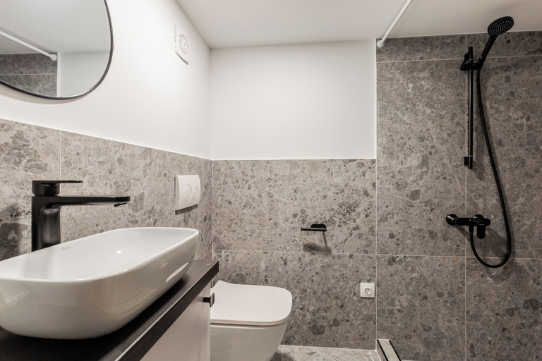 Bathroom 2, Three Studios Collection, Budapesti