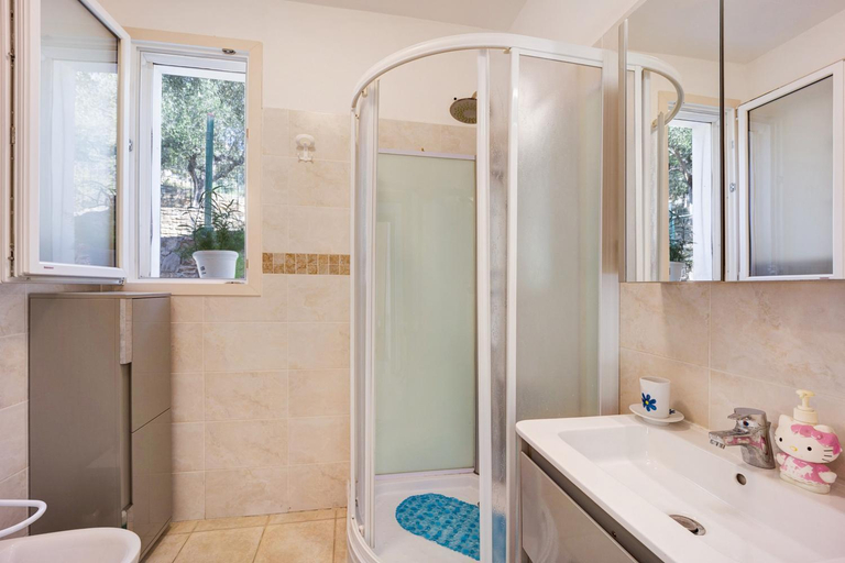 Bathroom 4, Casa Taggiasca, Imperia