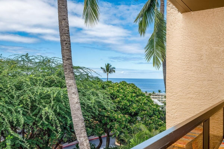 Property grounds 2, Kona Pacific C618 Top fl Seaview With ac, Elevator, Hawaii