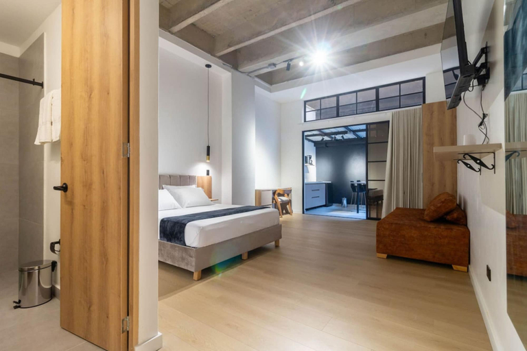Room 3, Opera 102 in Medell n, Medellín