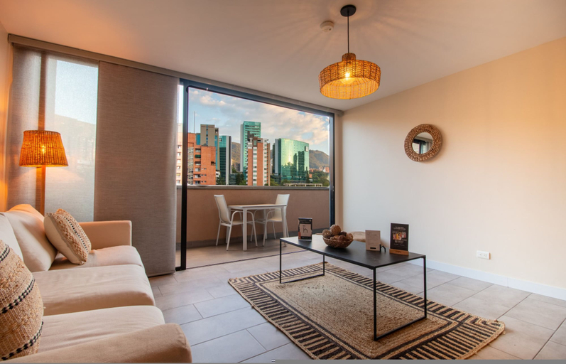 Room 4, Go Living Suites - 807, Medellín