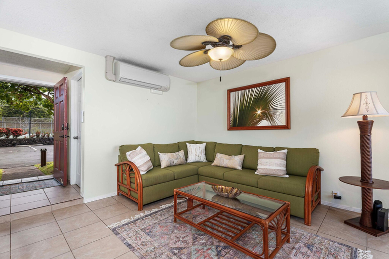 Living area 2, Kksr#182 Direct Oceanfront Townhome, Oceanfront!, Hawaii