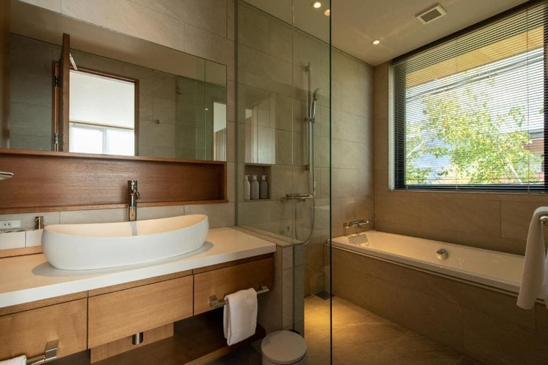 Bathroom 3, Zaion, Kutchan