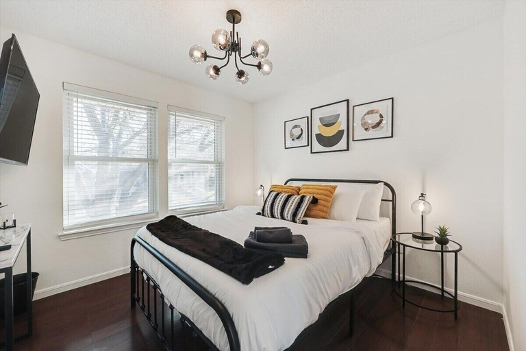 Interior 4, Glamorous 4BR 2B Home With Pool, Game Room & Fire Pit, Dallas