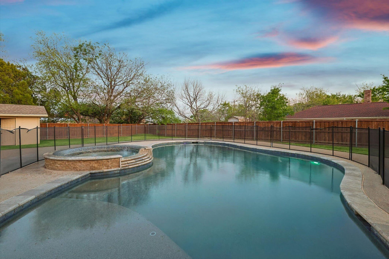 Interior 4, Gorgeous 4BR Home With Huge Yard, Pool, Denton