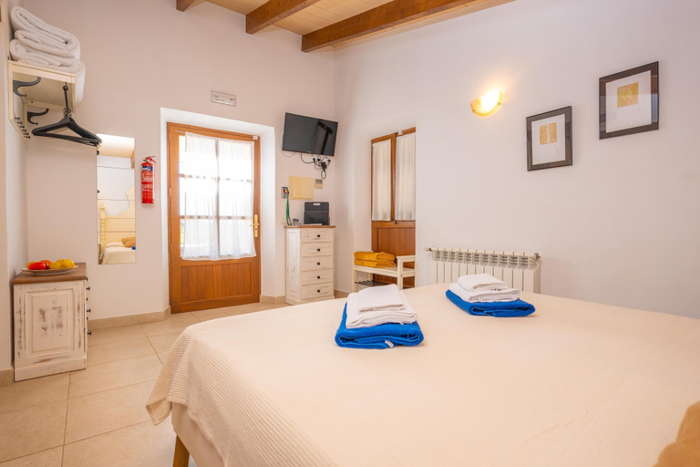 Room 2, AGROTURISMO MONDRAGO, Baleares